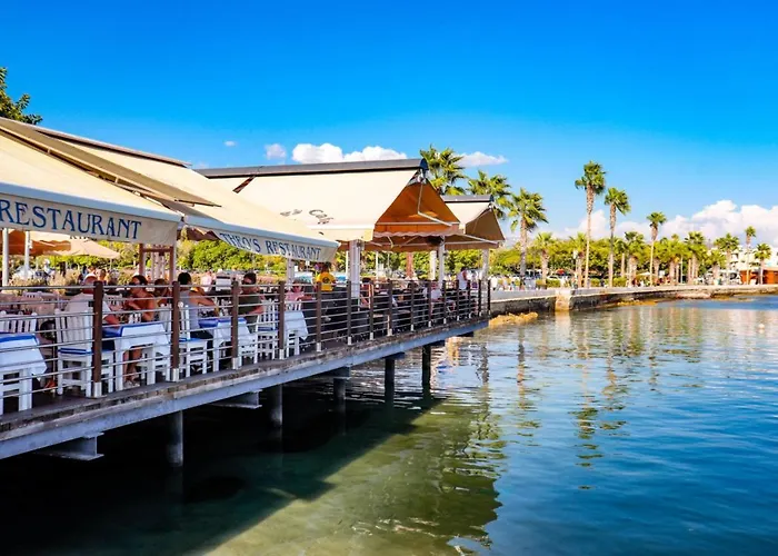 Dreamy 2 Bed By The Sea