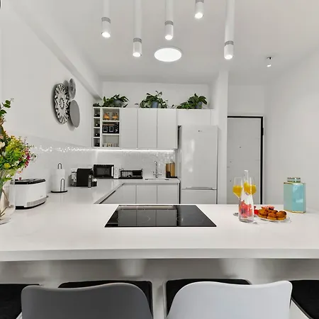 Dreamy 2 Bed By The Sea Apartament *