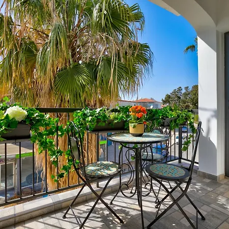 Dreamy 2 Bed By The Sea