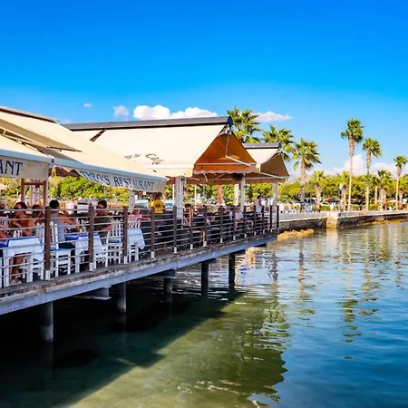 Dreamy 2 Bed By The Sea