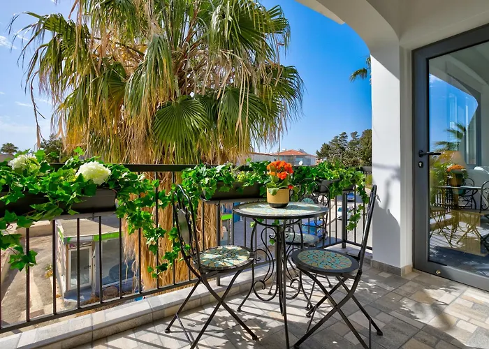 Dreamy 2 Bed By The Sea